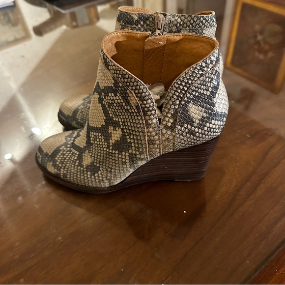 Leather Lucky🍀 brand Snakeprint Booties -S-6M - Picture 8 of 9